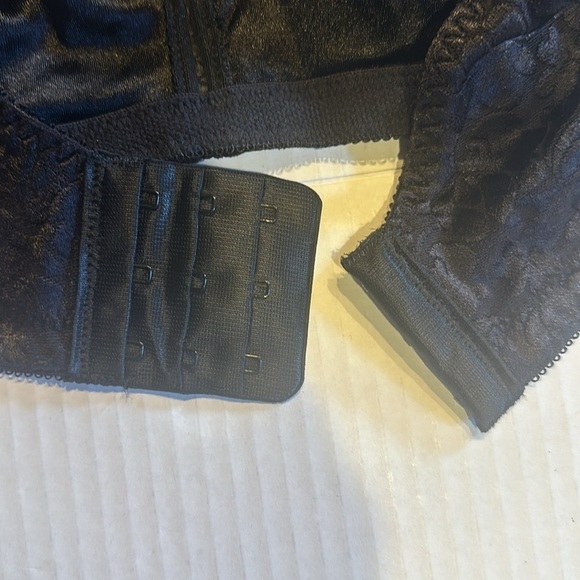 NWT Bali classic comfort cool comfort fabric black bra 42B adjustable straps - Picture 6 of 7